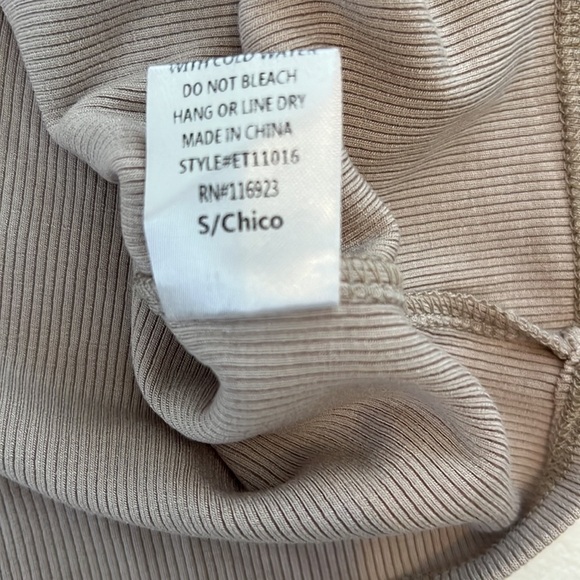 Easel Taupe Lace Accent V Neck Ribbed Tank Size Small NWT - Picture 8 of 9